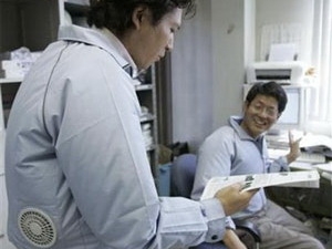  Người Nhật đua nhau mua quần áo "điều hoà" 