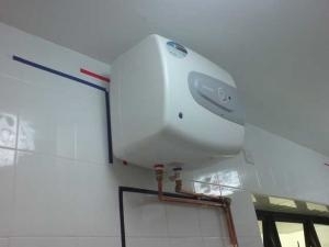 Bạn có nên bật bình nóng lạnh cả ngày