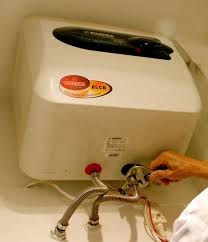 Bình nóng lạnh bị rò rỉ