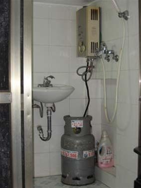 Nên dùng bình nóng lạnh dùng điện hay gas